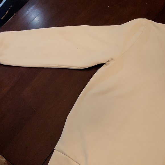 Calvin Klein - Picture 7 of 8